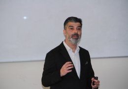 Ege Universitetinin professoru Özgür Tatar ADAU-da seminar keçib